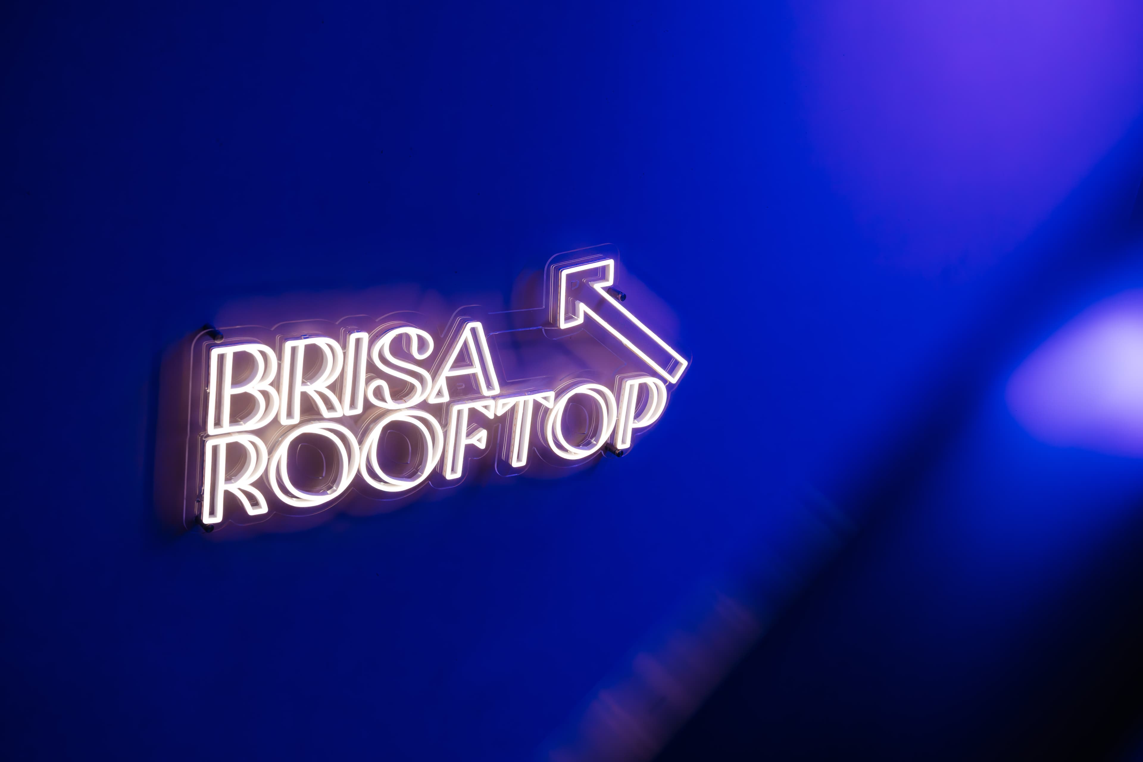 Brisa Rooftop neon sign