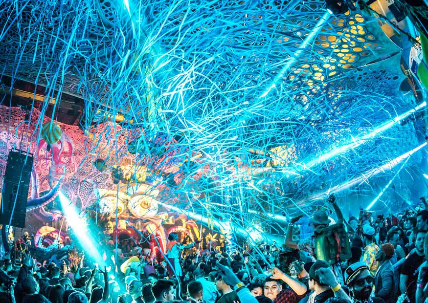 Extravaganza lasershow crowd DOCK 3